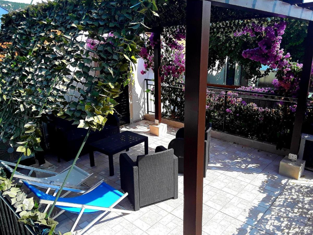 Holiday Home By The Sea - Nina & Kate Ston Exterior photo